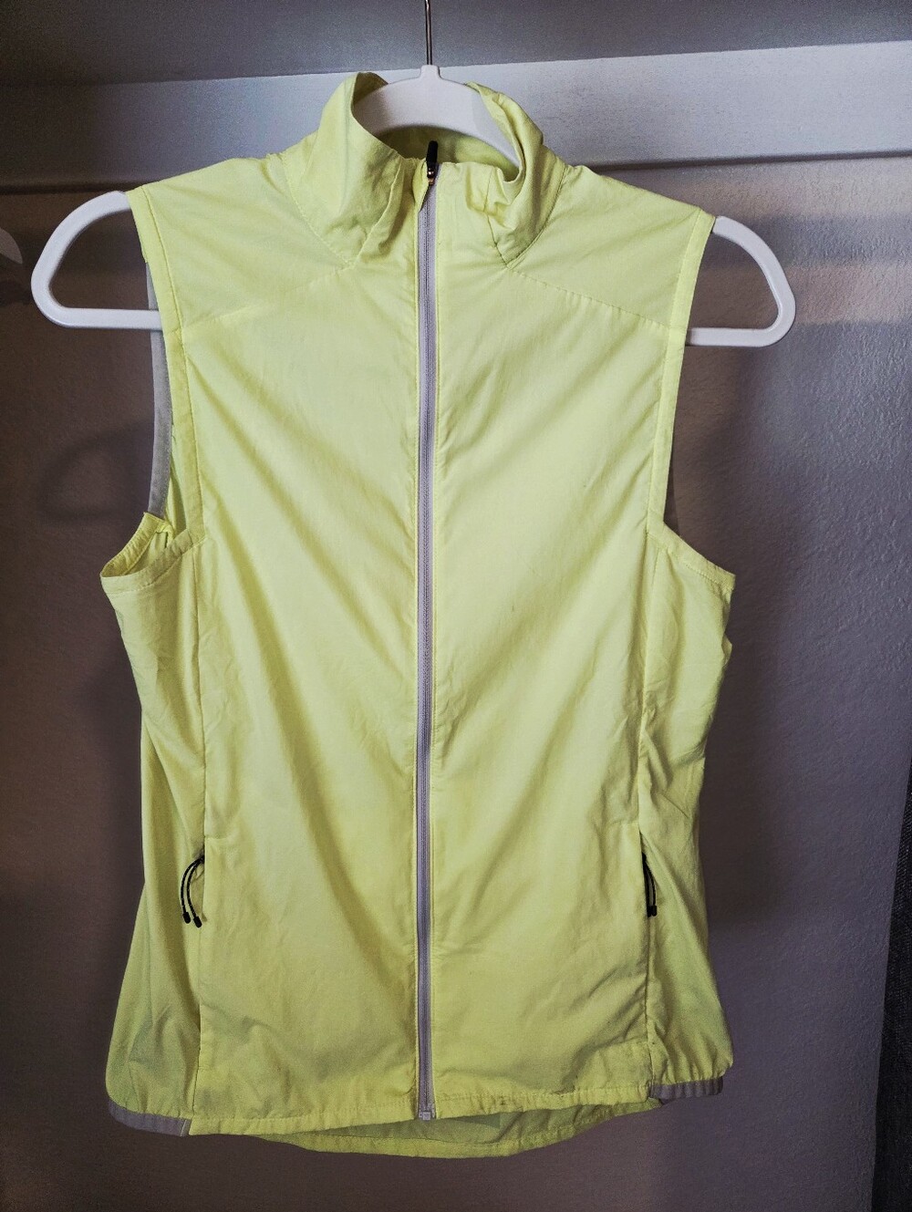 High Viz Yellow Zip-Front Sleeveless Cycling/Hiking/Running Vest, Size XS
